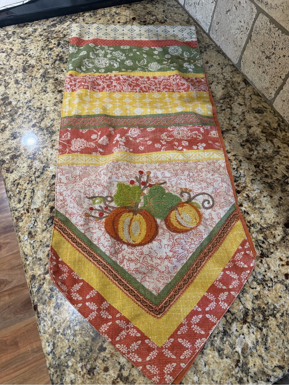 Autumn Harvest Pumpkin Table Runner - Multicolor